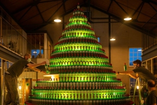 Creaplan bouwt jenever-kerstboom voor Filliers