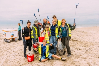 1.500 bénévoles collectent 2 tonnes de déchets lors de la 17e édition de l’Eneco Clean Beach Cup