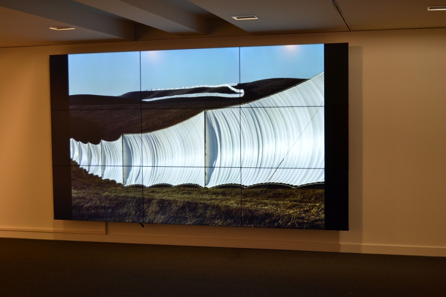Trois murs vidéo 4K à l’exposition “Christo and Jeanne-Claude. Urban Projects”