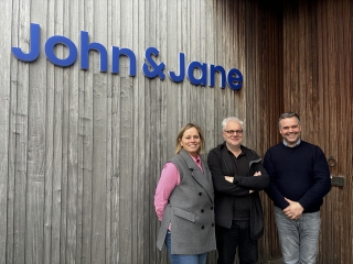 John&amp;Jane renforce sa position en reprenant Kadanz