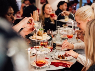 Lunch d’affaires ou dîner d’entreprise ? Art Blanc réunit les équipes autour de la table
